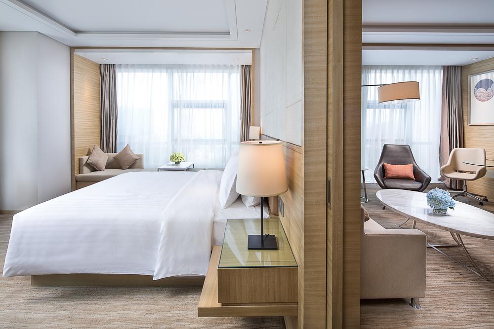 Jinan Inzone Royal Plaza Hotels ภายนอก รูปภาพ